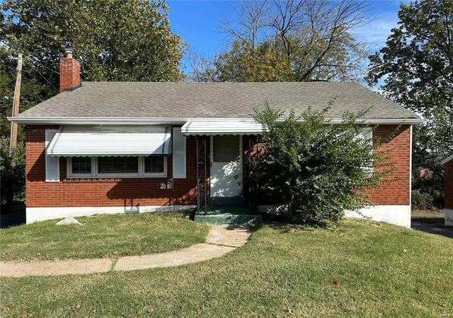 Photo 1 of Single family home for sale at 815 Fontaine Pl, Saint Louis, MO 63137 | MLS# 25002513 | Listing updated on 2025-03-04