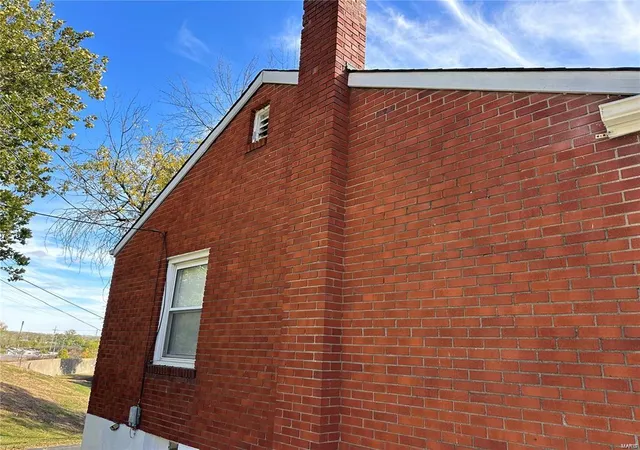 Photo 3 of Single family home for sale at 815 Fontaine Pl, Saint Louis, MO 63137 | MLS# 25002513 | Listing updated on 2025-03-04