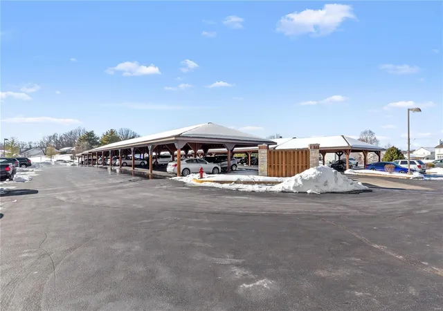 2nd image of 324 Bordeaux Wy, St. Peters, MO 63376