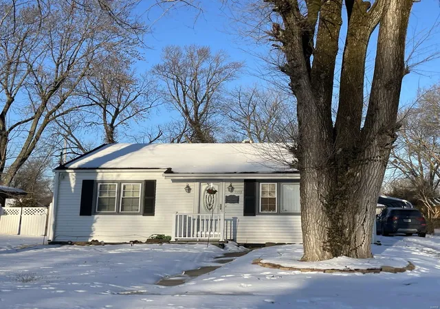 Photo 1 of Sale Pending at 1113 De Couagne Dr, East Saint Louis, IL 62203 | MLS# 25002546 | Listing updated on 2025-03-03