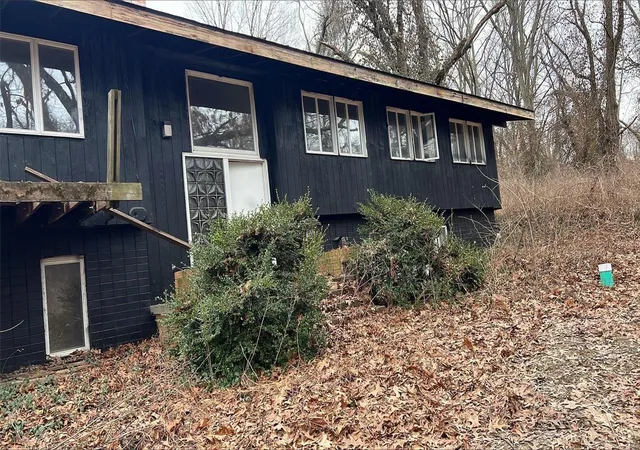 Photo 2 of Single family home for sale at 1400 Hudson Rd, Saint Louis, MO 63135 | MLS# 25002551 | Listing updated on 2025-03-21