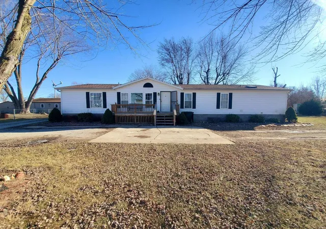 Photo 1 of Single family home for sale at 207 N Cooper St, Wayland, MO 63472 | MLS# 25002610 | Listing updated on 2025-02-27
