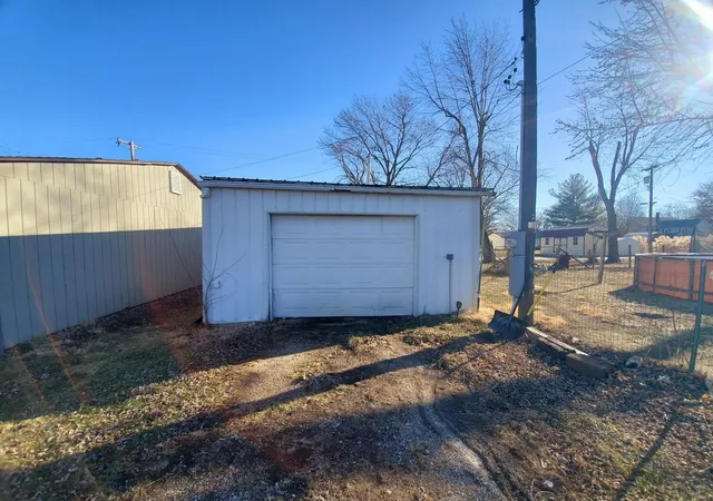 Photo 40 of Single family home for sale at 207 N Cooper St, Wayland, MO 63472 | MLS# 25002610 | Listing updated on 2025-02-27