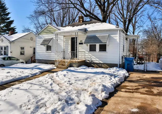 3rd image of 607 Millman Dr, Saint Louis, MO 63135 | MLS# 25002662