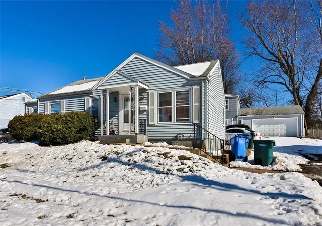 Photo 3 of Single family home for sale at 6150 Garfield Ave, Saint Louis, MO 63134 | MLS# 25002690 | Listing updated on 2025-01-22