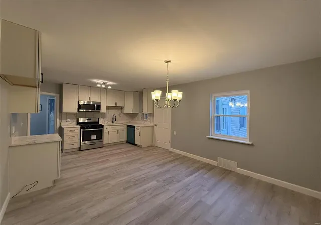 Photo 2 of Single family home for sale at 7966 Deerpath, Saint Louis, MO 63123 | MLS# 25002700 | Listing updated on 2025-01-17