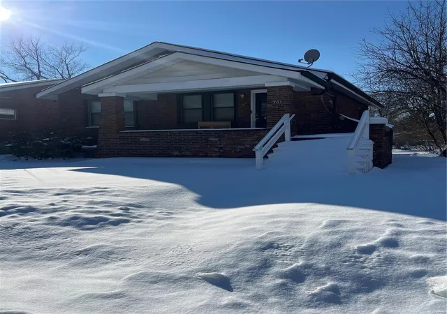 1st image of 701 Pemberton Pl, Saint Louis, MO 63135 | MLS# 25002746