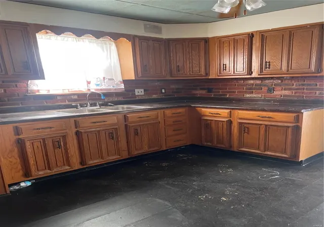 3rd image of 701 Pemberton Pl, Saint Louis, MO 63135 | MLS# 25002746