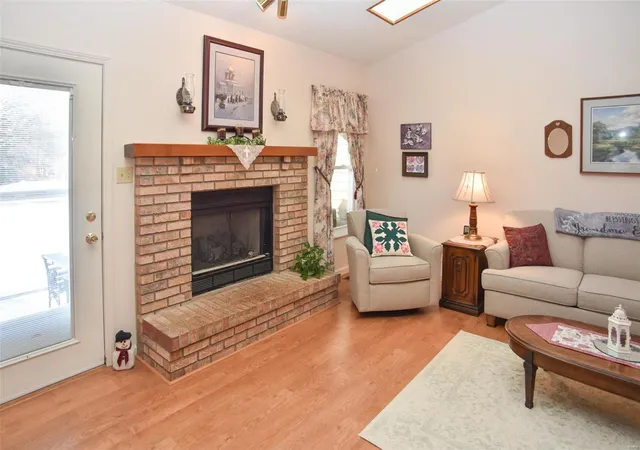 Photo 3 of Sale Pending at 2026 Willowshade Ct, Saint Peters, MO 63376 | MLS# 25002758 | Listing updated on 2025-03-07