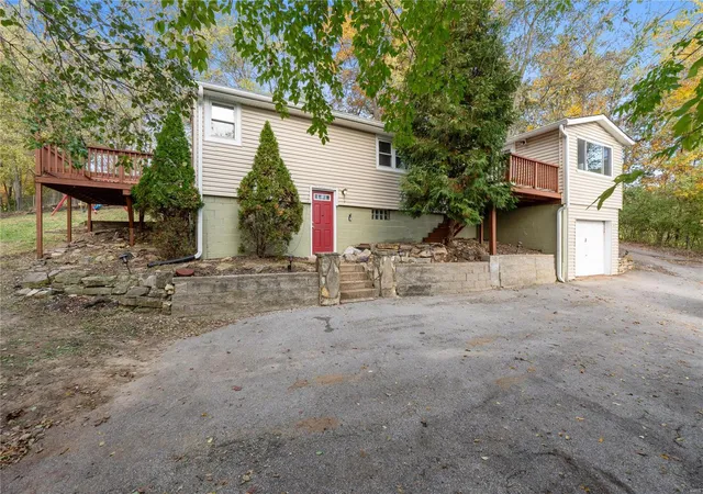 Photo 3 of Single family home for sale at 8 Florissant Ave, Valley Park, MO 63088 | MLS# 25002781 | Listing updated on 2025-01-18