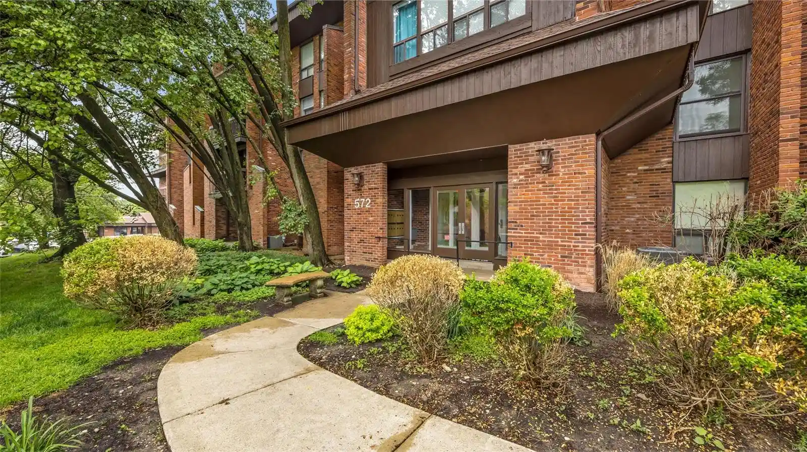 Listing Photo 1 - Condo for sale in 572 Coeur De Royale Dr located at 572 Coeur De Royale Dr, Creve Coeur, MO 63141 - Unit #306