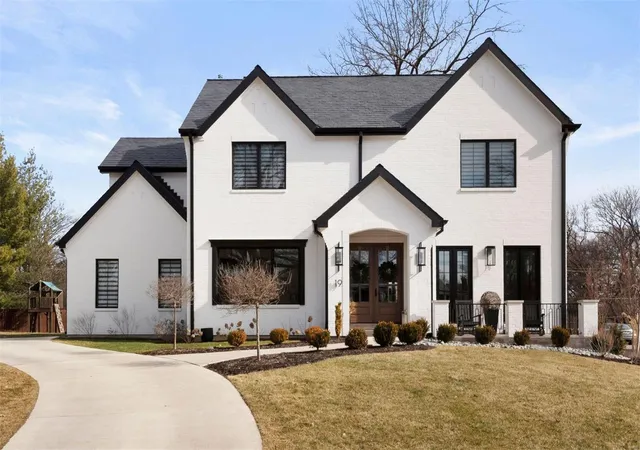 Photo 1 of Sale Pending at 19 Lake Forest Dr, Saint Louis, MO 63117 | MLS# 25002888 | Listing updated on 2025-03-01