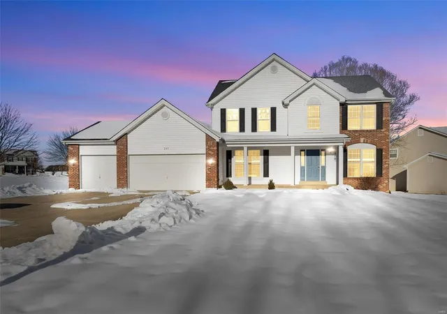 Photo 1 of Sale Pending at 257 Hickory Wood Dr, Lake Saint Louis, MO 63367 | MLS# 25002899 | Listing updated on 2025-03-13