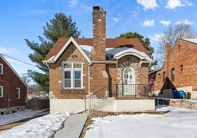 Photo 1 of Single family home for sale at 8027 Wynwood Dr, Saint Louis, MO 63123 | MLS# 25002924 | Listing updated on 2025-01-21