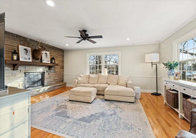 Photo 3 of Single family home for sale at 920 N Berry Rd, Saint Louis, MO 63122 | MLS# 25002978 | Listing updated on 2025-03-01