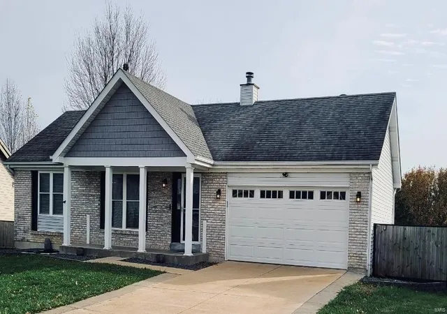 Photo 1 of Single family home for sale at 208 Forest Path Dr, Saint Peters, MO 63376 | MLS# 25003003 | Listing updated on 2025-03-14