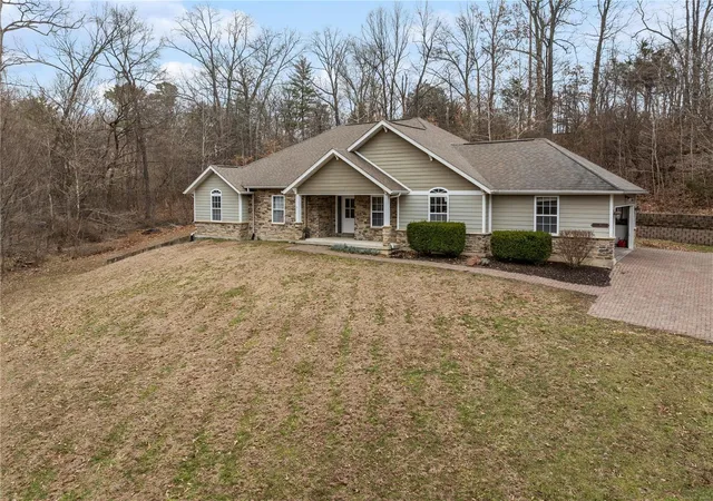 Photo 2 of Single family home for sale at 12 Dumaine Ave, Cape Girardeau, MO 63701 | MLS# 25003033 | Listing updated on 2025-03-07