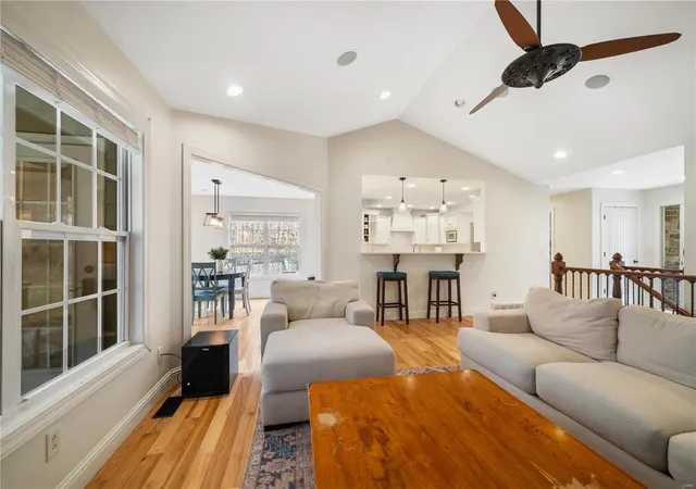 Photo 4 of Single family home for sale at 12 Dumaine Ave, Cape Girardeau, MO 63701 | MLS# 25003033 | Listing updated on 2025-03-07