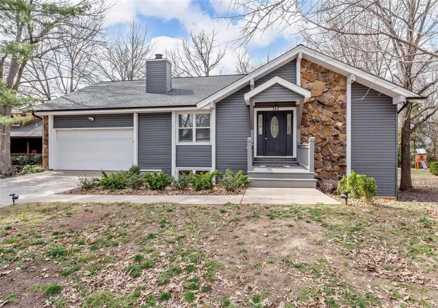 Photo 2 of Single family home for sale at 49 Normandy Dr, Lake Saint Louis, MO 63367 | MLS# 25003069 | Listing updated on 2025-03-18