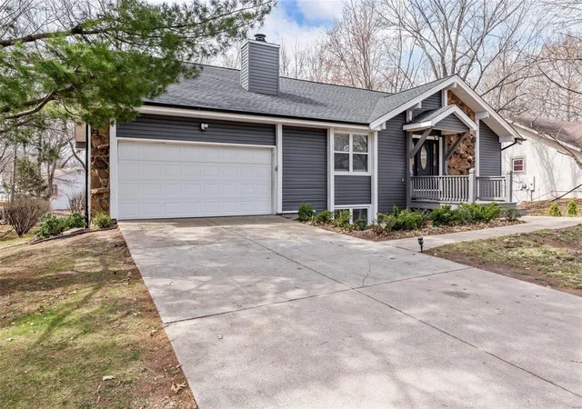 Photo 3 of Single family home for sale at 49 Normandy Dr, Lake Saint Louis, MO 63367 | MLS# 25003069 | Listing updated on 2025-03-18