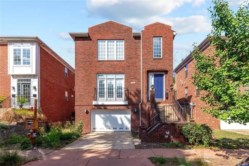 Listing Photo 1 - Condo for sale in 7011 Dartmouth Ave located at 7011 Dartmouth Ave, University, MO 63130 - Unit #1FL