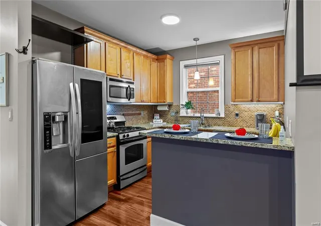 Photo 3 of Condo for sale at 7011 Dartmouth Ave #1FL, Saint Louis, MO 63130 | MLS# 25003095 | Listing updated on 2025-03-12