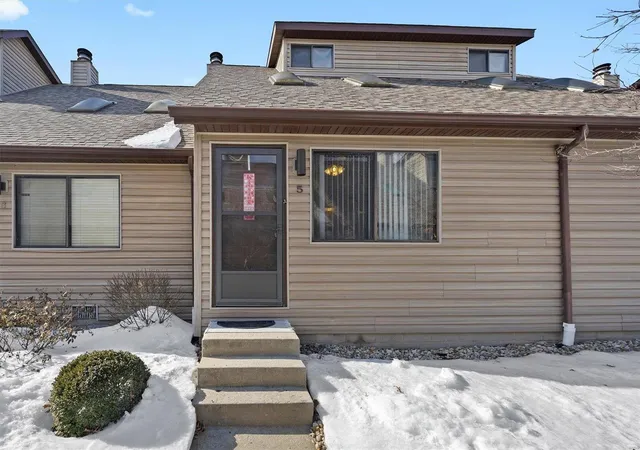 Homes for sale in O'fallon, IL | 405 Ponderosa Ave #5, O'fallon, IL 62269 | MLS# 25003103