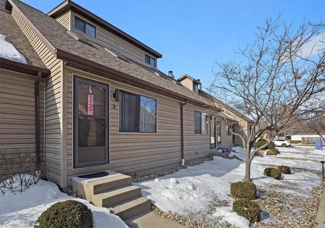 Homes for sale in O'fallon, IL | 405 Ponderosa Ave #5, O'fallon, IL 62269 | MLS# 25003103