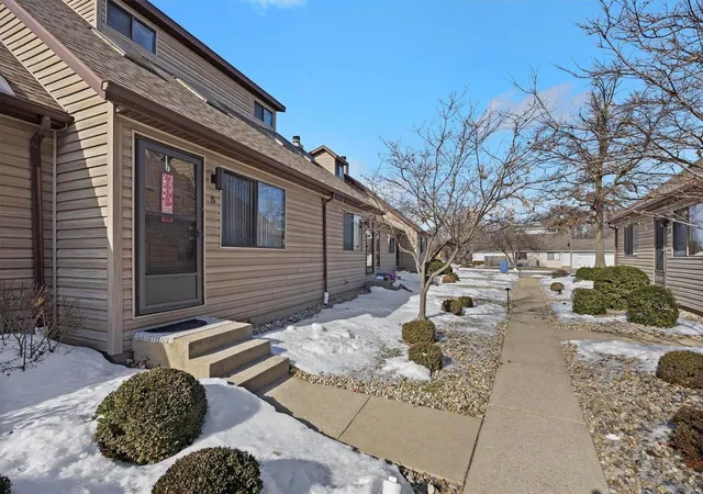 Homes for sale in O'fallon, IL | 405 Ponderosa Ave #5, O'fallon, IL 62269 | MLS# 25003103