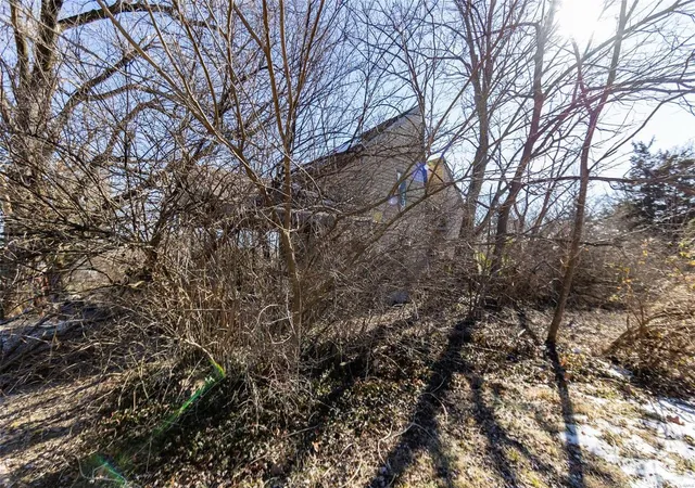 Photo 2 of Sale Pending at 256 E Charles St, Saint James, MO 65559 | MLS# 25003106 | Listing updated on 2025-03-06