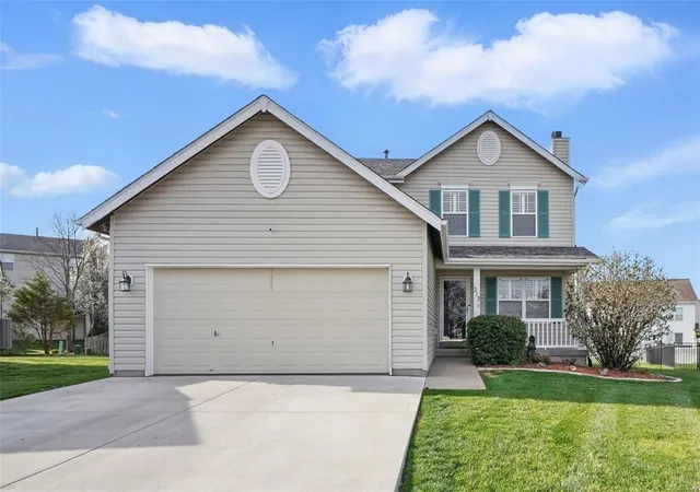 Photo 2 of Single family home for sale at 312 Briarchase Cir, Lake Saint Louis, MO 63367 | MLS# 25003115 | Listing updated on 2025-04-02