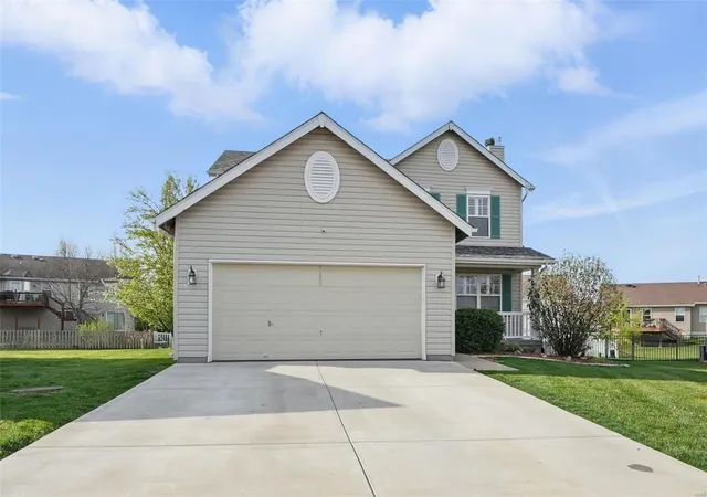 Photo 3 of Single family home for sale at 312 Briarchase Cir, Lake Saint Louis, MO 63367 | MLS# 25003115 | Listing updated on 2025-04-02