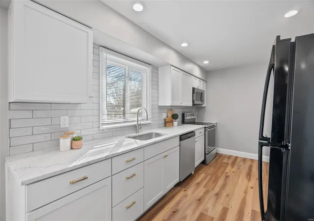 Photo 4 of Single family home for sale at 901 Barton Pl, Saint Charles, MO 63301 | MLS# 25003230 | Listing updated on 2025-01-23