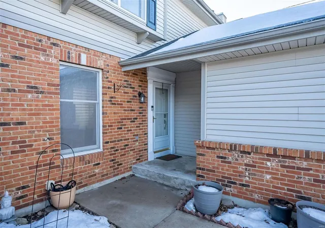 Photo 3 of Townhouse for sale at 1377 Deerfield Ests Dr, O Fallon, MO 63366 | MLS# 25003256 | Listing updated on 2025-01-22