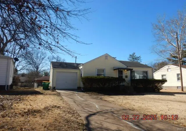 Photo 1 of Single family home for sale at 1120 Grenshaw Dr, Saint Louis, MO 63137 | MLS# 25003319 | Listing updated on 2025-03-18