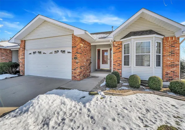 Condo for sale at 109 Braewood Cir #2C, Saint Charles, MO 63301 | MLS# 25003355