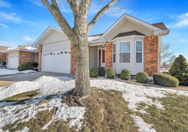 Photo 2 of Condo for sale at 109 Braewood Cir #2C, Saint Charles, MO 63301 | MLS# 25003355 | Listing updated on 2025-01-22