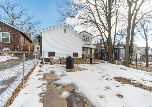Photo 18 of Single family home for sale at 1103 Blendon Pl, Saint Louis, MO 63117 | MLS# 25003373 | Listing updated on 2025-01-28