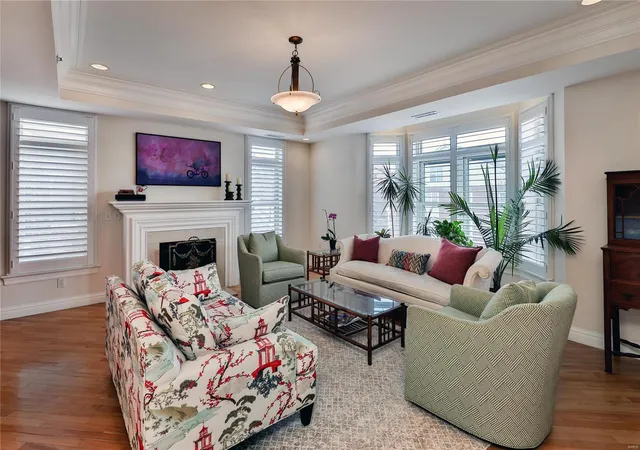 Photo 2 of Condo for sale at 500 N And S Rd #303, Saint Louis, MO 63125 | MLS# 25003378 | Listing updated on 2025-03-17