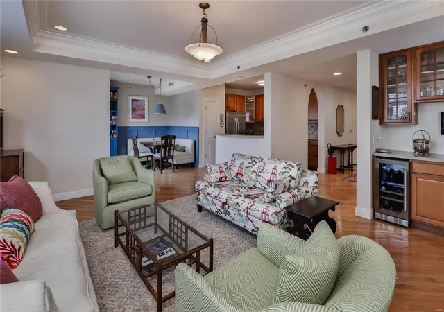 Photo 4 of Condo for sale at 500 N And S Rd #303, Saint Louis, MO 63125 | MLS# 25003378 | Listing updated on 2025-03-17