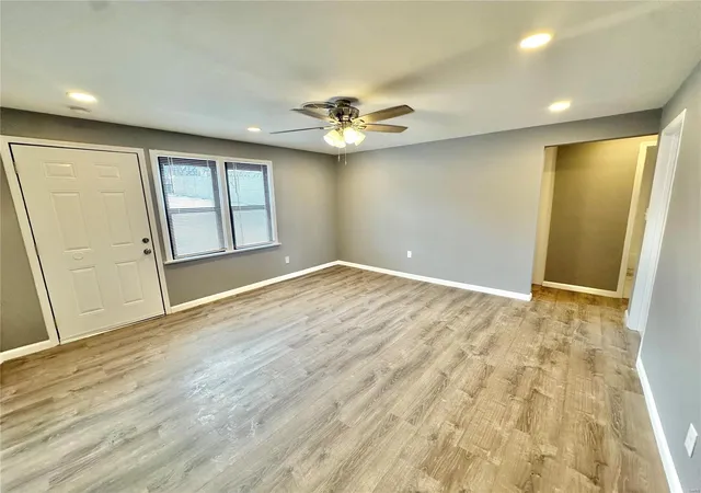 Photo 3 of Single family home for sale at 5220 Lakewood Ave, Saint Louis, MO 63123 | MLS# 25003384 | Listing updated on 2025-03-12