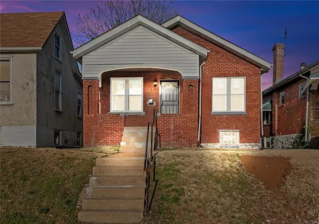 Photo 1 of Sale Pending at 4907 Palm St, Saint Louis, MO 63115 | MLS# 25003416 | Listing updated on 2025-03-18