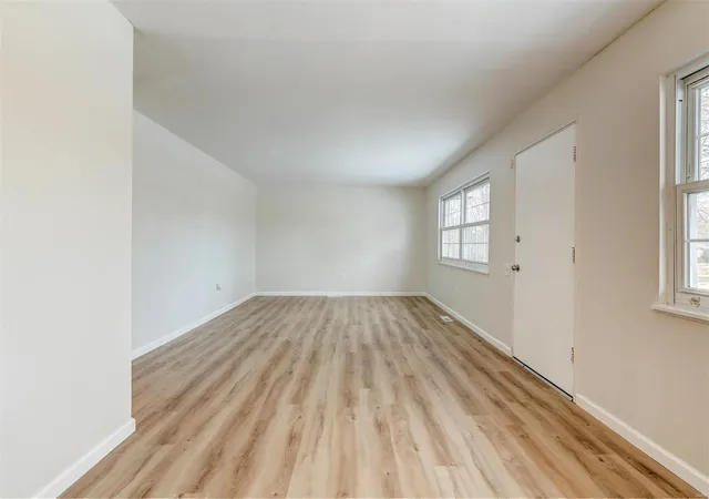 Photo 4 of Single family home for sale at 2600 Belair Terr, Florissant, MO 63033 | MLS# 25003570 | Listing updated on 2025-01-23