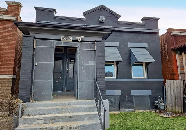Photo 1 of Single family home for sale at 1632 Belt Ave, Saint Louis, MO 63112 | MLS# 25003595 | Listing updated on 2025-01-30