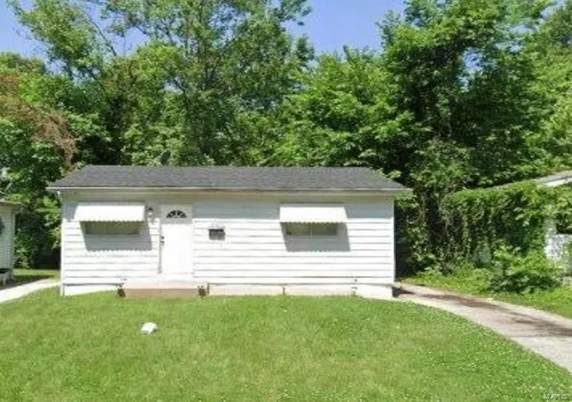 Photo 1 of Single family home for sale at 10353 Lord Dr, Saint Louis, MO 63136 | MLS# 25003639 | Listing updated on 2025-01-23