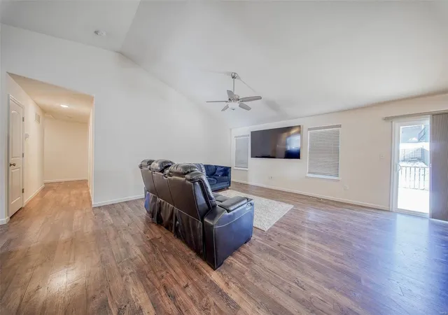 Photo 3 of Single family home for sale at 804 Hazy Hills Dr, Lake Saint Louis, MO 63367 | MLS# 25003645 | Listing updated on 2025-01-28