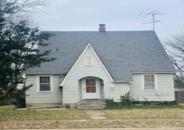 Photo 1 of Single family home for sale at 301 E Franklin, Owensville, MO 65066 | MLS# 25003693 | Listing updated on 2025-01-23
