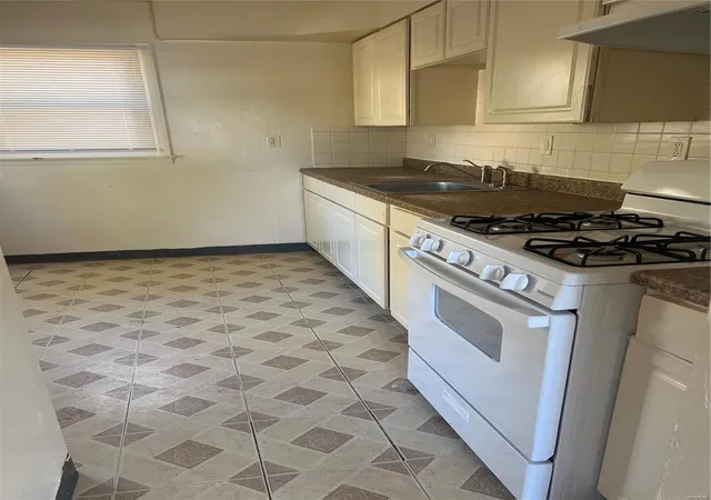 Photo 3 of Single family home for sale at 4026 Belfore Dr, Saint Louis, MO 63121 | MLS# 25003710 | Listing updated on 2025-01-23