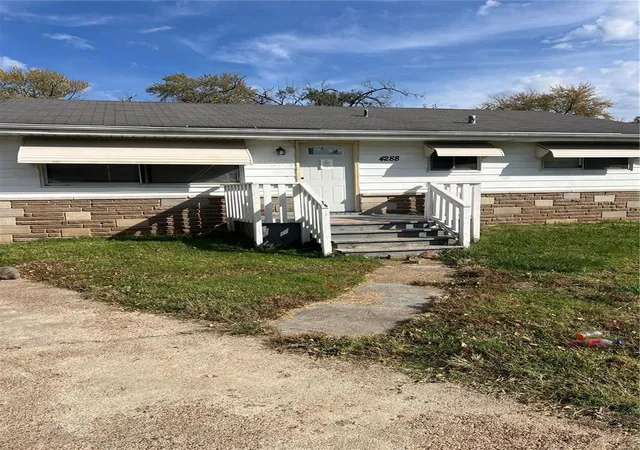 Photo 1 of Single family home for sale at 4288 Smithfield Pl, Saint Louis, MO 63134 | MLS# 25003733 | Listing updated on 2025-01-24