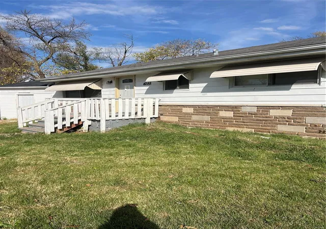 Photo 2 of Single family home for sale at 4288 Smithfield Pl, Saint Louis, MO 63134 | MLS# 25003733 | Listing updated on 2025-01-24